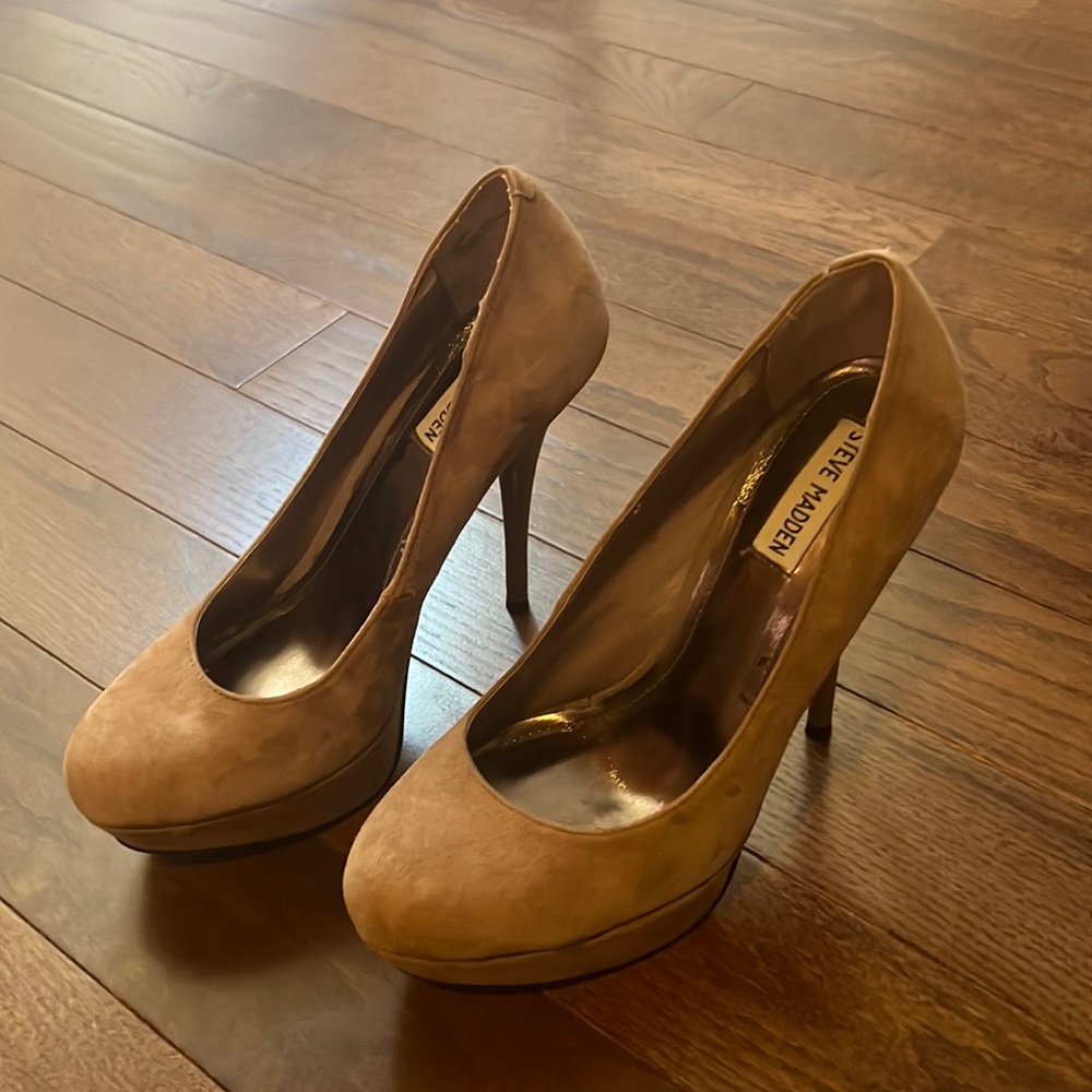 Taupe Steve Madden suede heels with platform size 8.5
